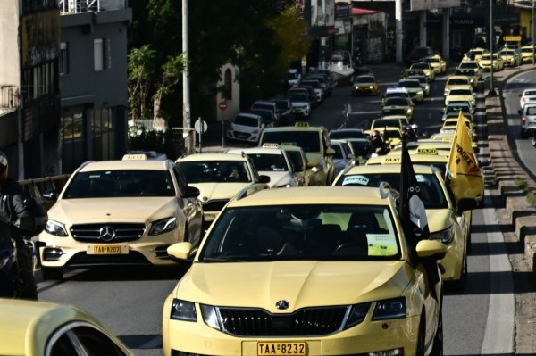 Απεργία ταξί: Στους δρόμους για 4η ημέρα – Συγκέντρωση στο ΣΑΤΑ και πλάνα για νέες κινητοποιήσεις