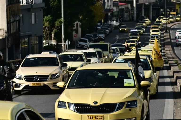 Απεργία ταξί: Στους δρόμους για 4η ημέρα – Συγκέντρωση στο ΣΑΤΑ και πλάνα για νέες κινητοποιήσεις