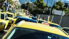 Συνεχίζεται για δεύτερη μέρα η απεργία των ταξί – Συγκέντρωση στο κέντρο της Αθήνας