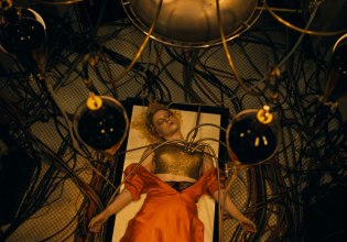 Νύφη σε ελεύθερη πτώση: Η σφαλιάρα στο box office και τα λάθη που «σκότωσαν» το The Bride!