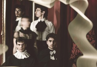 «Η Χρονιά χωρίς Καλοκαίρι»: Το νέο έργο του Γιάννη Καλαβριανού στο Θέατρο Ολύμπια