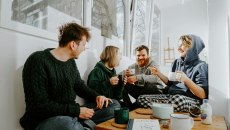 Μπορούν οι δυνατές φιλίες να μας χαρίσουν χρόνια ζωής;