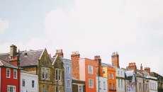 Στεγαστική κρίση: Να γιατί ποτέ δεν ήταν πιο δύσκολο να αγοράσετε ή να ενοικιάσετε σπίτι στην Ευρώπη