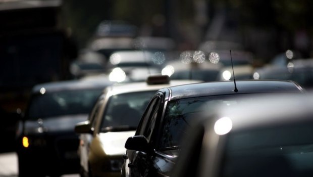 Χαϊδάρι: Κυκλοφοριακό κομφούζιο στη Λεωφόρο Αθηνών λόγω τροχαίου