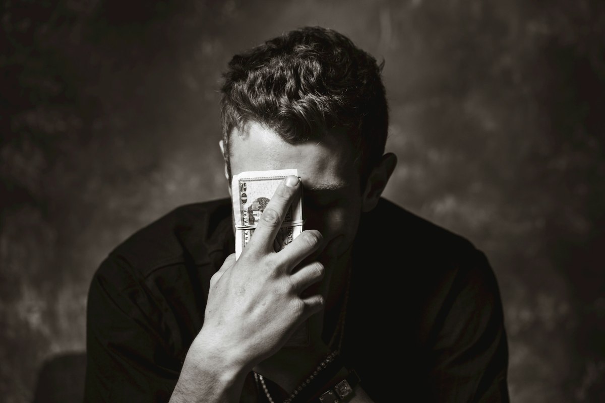 Χρήματα: Η έλλειψή τους «παίζει» με το μυαλό μας