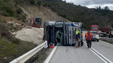 Τροχαίο με ανατροπή νταλίκας στην εθνική οδό Καλαμπάκας – Ιωαννίνων