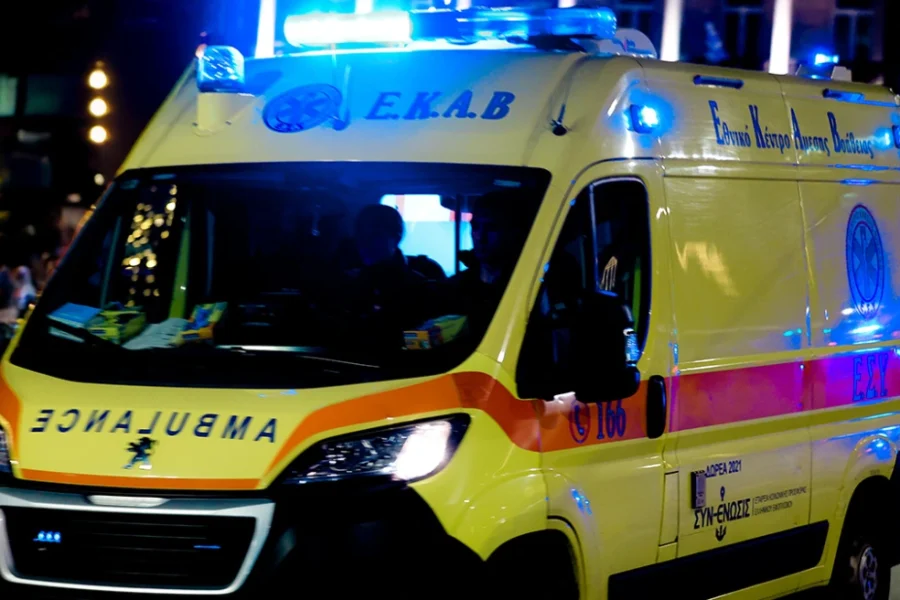 Σοβαρό τροχαίο στο Ηράκλειο: Αυτοκίνητο έπεσε σε χαντάκι