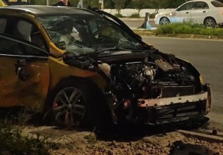 Βούλα: 2 τραυματίες σε σύγκρουση ΙΧ με ταξί στη Λεωφόρο Ποσειδώνος