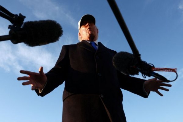 Ιράν: «Είναι εντελώς ηττημένο και θέλει συμφωνία» διατείνεται ο Τραμπ, αρνούμενος να την «αποδεχθεί»