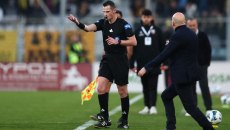 Βόλος-ΑΕΚ: Ο Τσιμεντερίδης κλήθηκε στο VAR και διόρθωσε το λάθος του