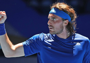 Ο Στέφανος Τσιτσιπάς… έγινε γήπεδο! (pics)