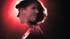 Τζέιν Άντριους: Έμπιστη της Φέργκιουσον, στυγερή δολοφόνος με ρόπαλο κρίκετ