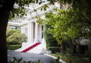 Σύσκεψη στο Μαξίμου για τις συνέπειες του πολέμου στη Μέση Ανατολή