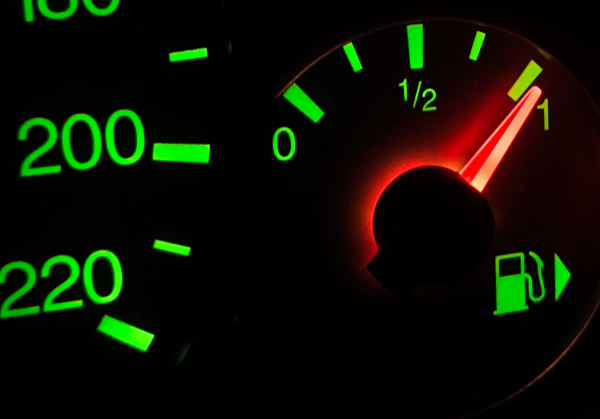 Fuel pass: Αγώνας δρόμου για να δοθεί πριν το Πάσχα – Τα «εμπόδια» που πρέπει να ξεπεραστούν