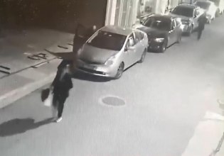 Βίντεο ντοκουμέντο από τη δράση των ληστών με τις μηχανές – Έκλεβαν τσάντες από Ι.Χ. παρουσία των οδηγών