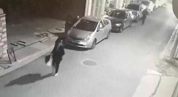 Βίντεο ντοκουμέντο από τη δράση των ληστών με τις μηχανές – Έκλεβαν τσάντες από Ι.Χ. παρουσία των οδηγών