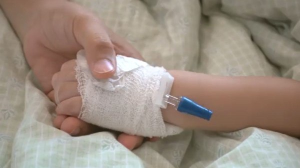 Πάτρα: Σοκάρουν οι λεπτομέρειες για το 10 μηνών βρέφος που νοσηλεύεται με κατάγματα και εγκαύματα