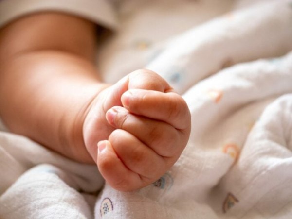 Πάτρα: Παραδόθηκε το πόρισμα της ιατροδικαστικής εξέτασης για το 10 μηνών βρέφος – Πού οφείλονται τα τραύματα