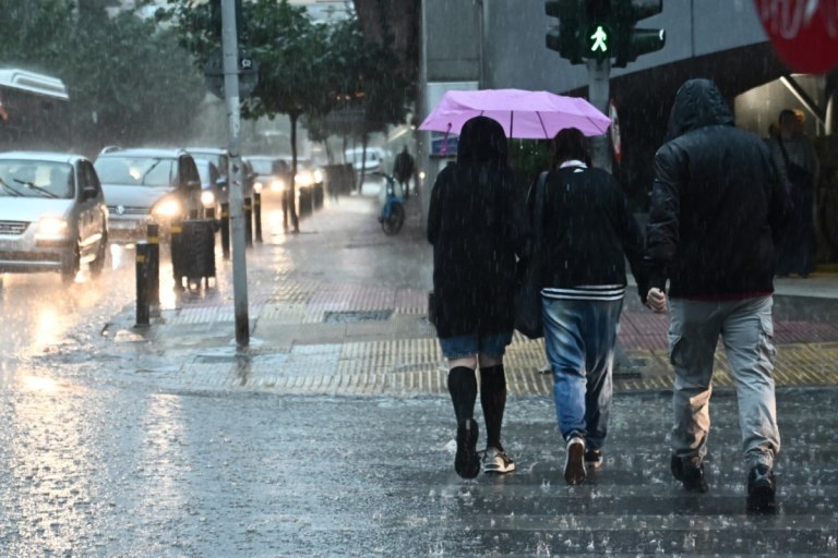 Καιρός: Έρχονται βροχές, πτώση θερμοκρασίας και βοριάδες – Πότε αλλάζει το σκηνικό