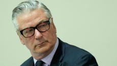 Άλεκ Μπάλντουιν: Επιστρέφει στη δράση με το αστυνομικό θρίλερ «Kockroach»