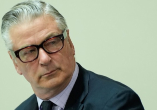 Άλεκ Μπάλντουιν: Επιστρέφει στη δράση με το αστυνομικό θρίλερ «Kockroach»