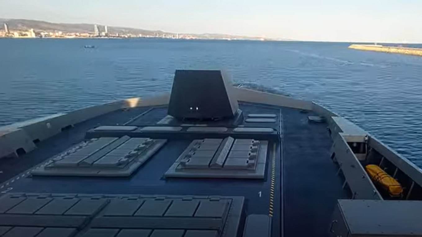 Κίμων: Εντυπωσιακό βίντεο από τον απόπλου της φρεγάτας από το λιμάνι της Λεμεσού