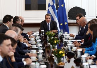 Μια αμήχανη κυβέρνηση παρακολουθεί την οικονομική κρίση να έρχεται χωρίς να κάνει τίποτα για αυτό