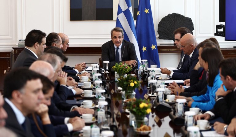 Μια αμήχανη κυβέρνηση παρακολουθεί την οικονομική κρίση να έρχεται χωρίς να κάνει τίποτα γι’ αυτό