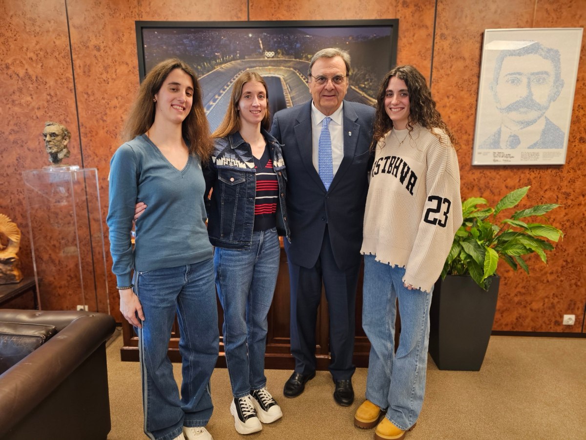 Η «μεταγραφή αεροδρομίου» που έκανε ο Ισίδωρος Κούβελος με τις αδερφές Αλεξανδρή