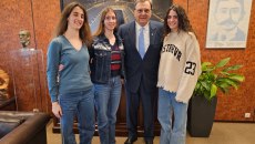 Η «μεταγραφή αεροδρομίου» που έκανε ο Ισίδωρος Κούβελος με τις αδερφές Αλεξανδρή