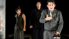 Η «Αντιγόνη» του Σοφοκλή σε σκηνοθεσία Θέμη Μουμουλίδη επιστρέφει το καλοκαίρι