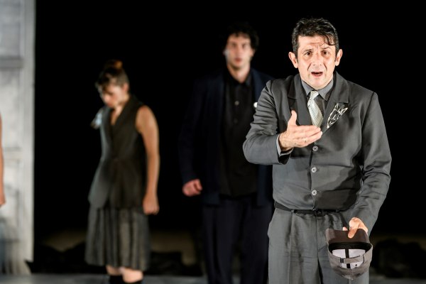 Η «Αντιγόνη» του Σοφοκλή σε σκηνοθεσία Θέμη Μουμουλίδη επιστρέφει το καλοκαίρι