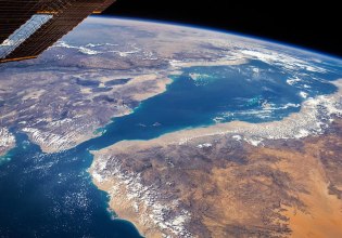 Πόλεμος στη Μέση Ανατολή: «Χοντρό παιχνίδι» με το στενό Μπαμπ ελ-Μαντέμπ – Τι θα συμβεί αν κλείσουν οι «Πύλες των Δακρύων»