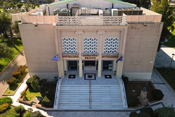 Αναβαθμίζεται το Δημοτικό Θέατρο Μυτιλήνης