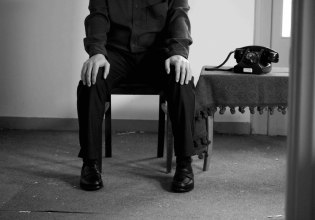 «Η αλήθεια είναι»: Το νεοελληνικό έργο του Δημήτρη Δημητριάδη στο Θέατρο 104