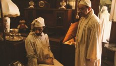 «Πανδοχείον η Φιλόξενη Ερημία»: Η νέα παράσταση των bizoux de kant στο Hood art space