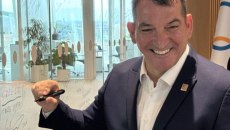 Συγκίνηση για τον Πύρρο Δήμα – Υπέγραψε στον Τοίχο των Ολυμπιονικών στη Λωζάνη