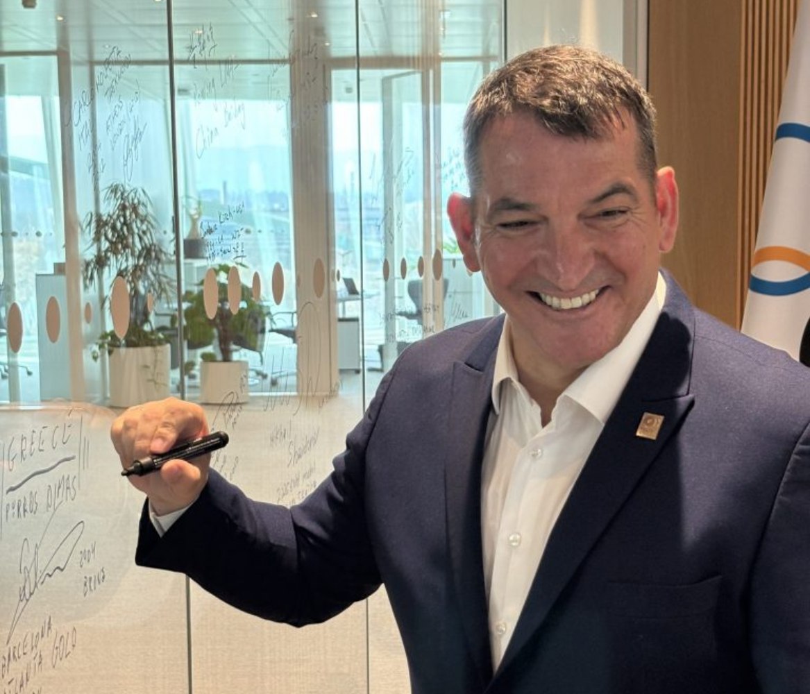 Συγκίνηση για τον Πύρρο Δήμα – Υπέγραψε στον Τοίχο των Ολυμπιονικών στη Λωζάνη