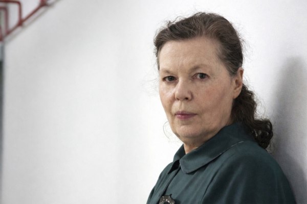 «Ο ουρανός κατακόκκινος στον γαλαξία της Αναγνωστάκη», με τη Ρούλα Πατεράκη στο θέατρο Ψυρρή