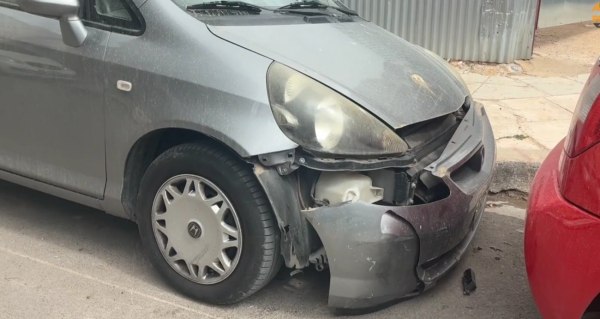 Αμπελόκηποι: Μεθυσμένη οδηγός τράκαρε σε 14 σταθμευμένα οχήματα προσπαθώντας να παρκάρει