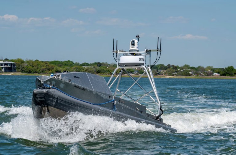 Το Πεντάγωνο επιβεβαιώνει πως αυτόνομα σκάφη-drone των ΗΠΑ επιχειρούν στo Στενό του Ορμούζ