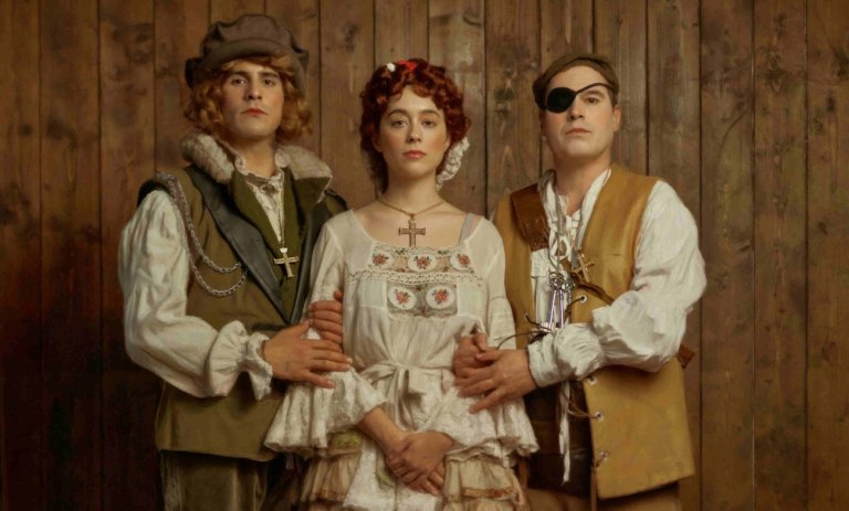 «Οι Στρατηγικές του Έρωτα»: Μια απολαυστική κωμωδία στο Θέατρο Θησείον