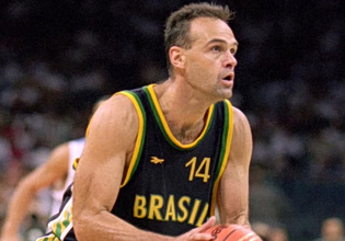 Oσκαρ Σμιντ: Ο άνθρωπος που γύρισε την πλάτη στο NBA και έδειξε ότι οι Βραζιλιάνοι παίζουν και μπάσκετ