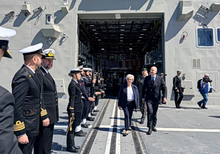 Δένδιας: Με την Κατρίν Βοτρέν συζητήσαμε τρόπους περαιτέρω σύσφιξης των άριστων αμυντικών μας σχέσεων