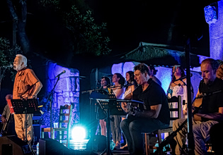 Οι Χειμερινοί Κολυμβητές στο Θέατρο «Δόρα Στράτου»