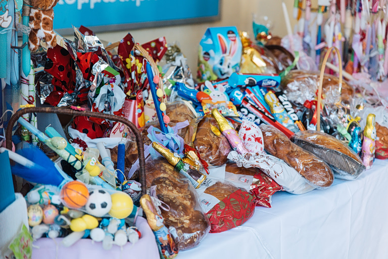 Δήμος Αθηναίων: Διανομή πασχαλινών ειδών σε παιδιά ευάλωτων οικογενειών