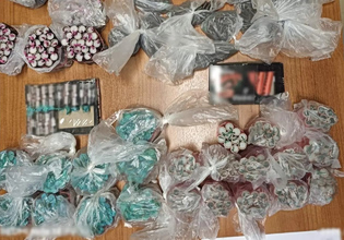 Συνελήφθησαν τρεις ανήλικοι που διακινούσαν κροτίδες στην πλατεία Συντάγματος