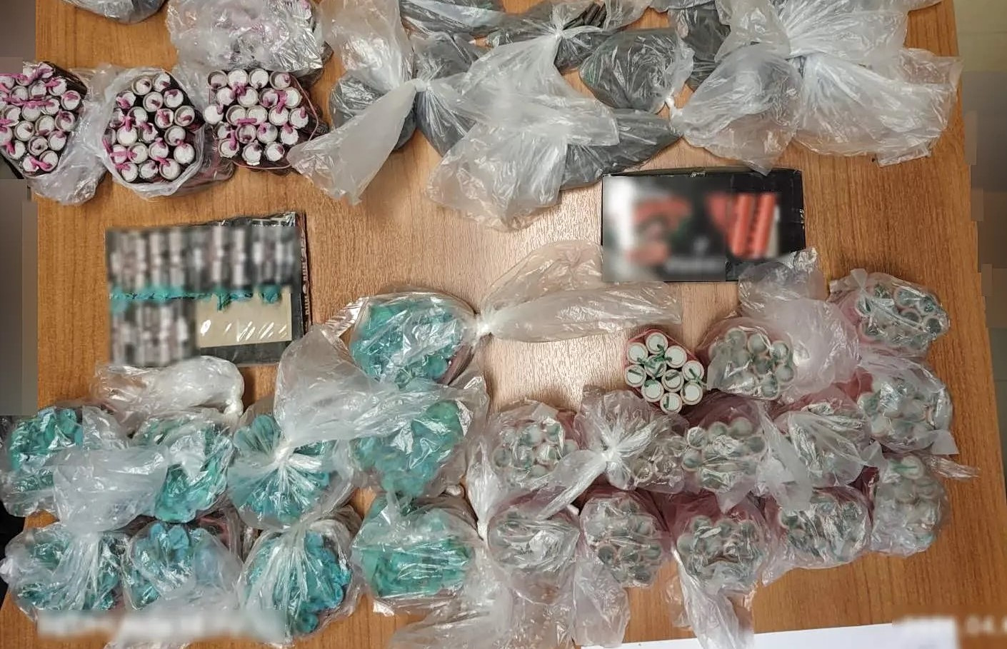 Συνελήφθησαν τρεις ανήλικοι που διακινούσαν κροτίδες στην πλατεία Συντάγματος