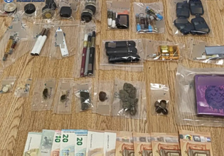 Συνελήφθη σωφρονιστικός υπάλληλος που εισήγαγε ναρκωτικά από ΗΠΑ, Ισπανία, Βρετανία