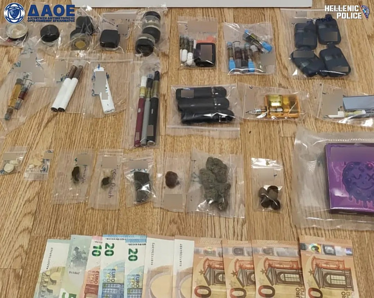 Συνελήφθη σωφρονιστικός υπάλληλος που εισήγαγε ναρκωτικά από ΗΠΑ, Ισπανία, Βρετανία